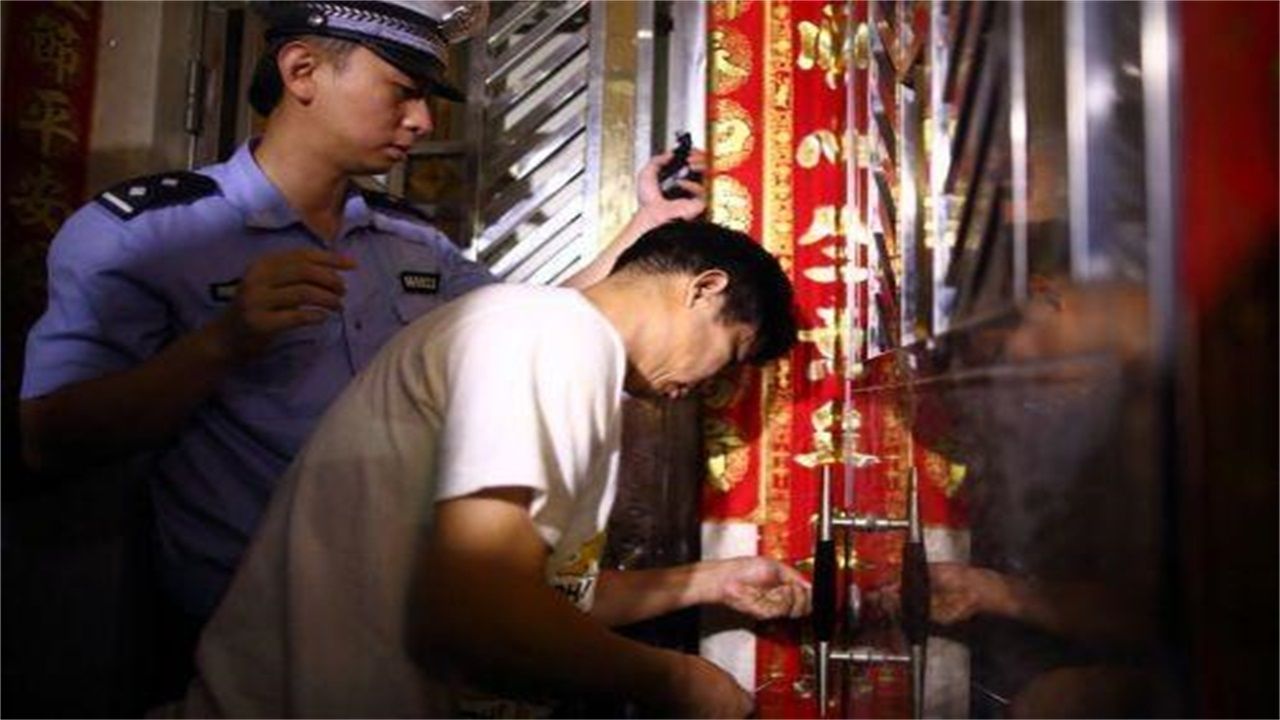 绥阳请开锁师傅开了锁后，师傅